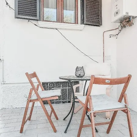 Apartment Casa Con Giardino, La Casa Di Sophie, Arona